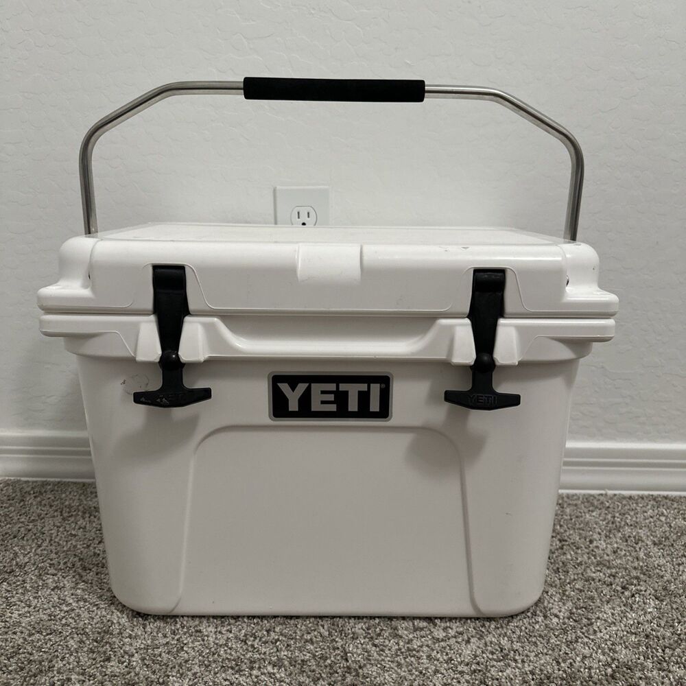 Yeti Roadie 20 Hard Cooler in White w/Rubber T-Latches, Paddle Stainless Handle